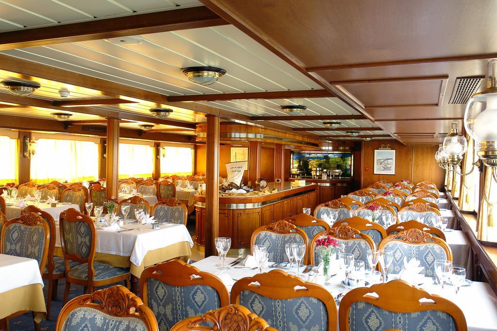 Invicta Ribeira Boat Hotel Porto Bagian luar foto