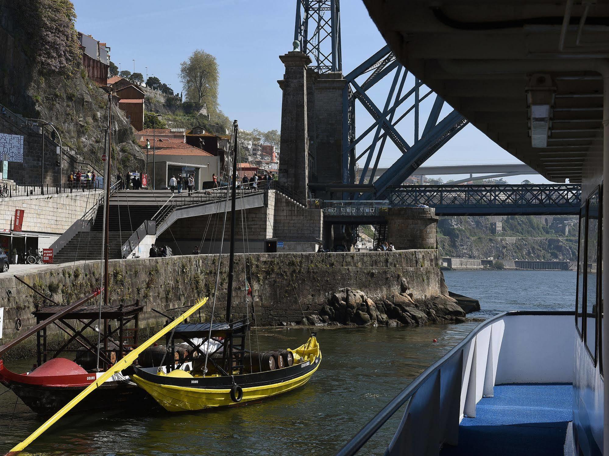 Invicta Ribeira Boat Hotel Porto Bagian luar foto