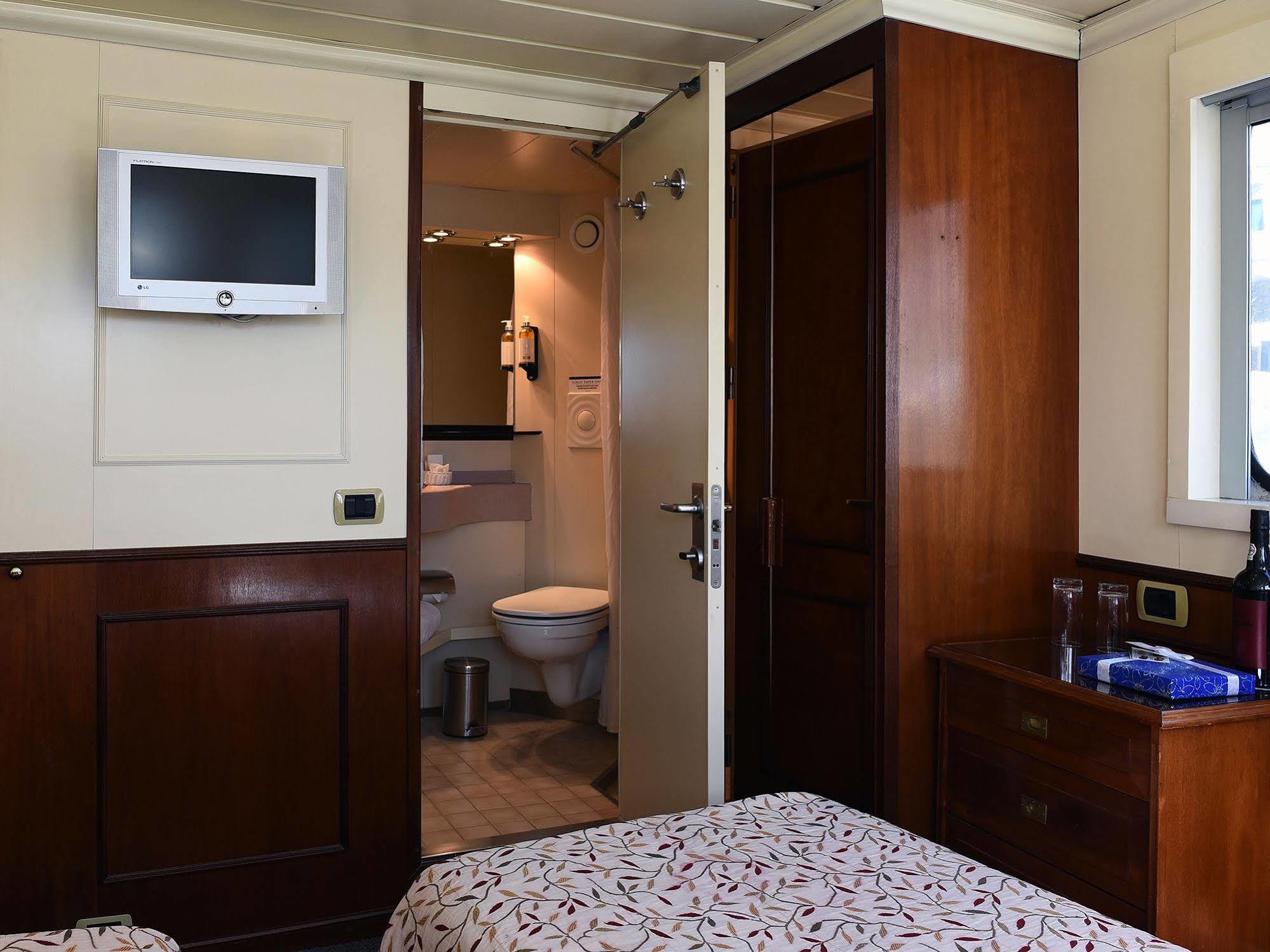 Invicta Ribeira Boat Hotel Porto Bagian luar foto