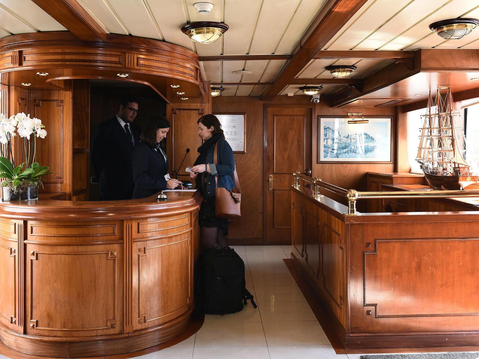 Invicta Ribeira Boat Hotel Porto Bagian luar foto