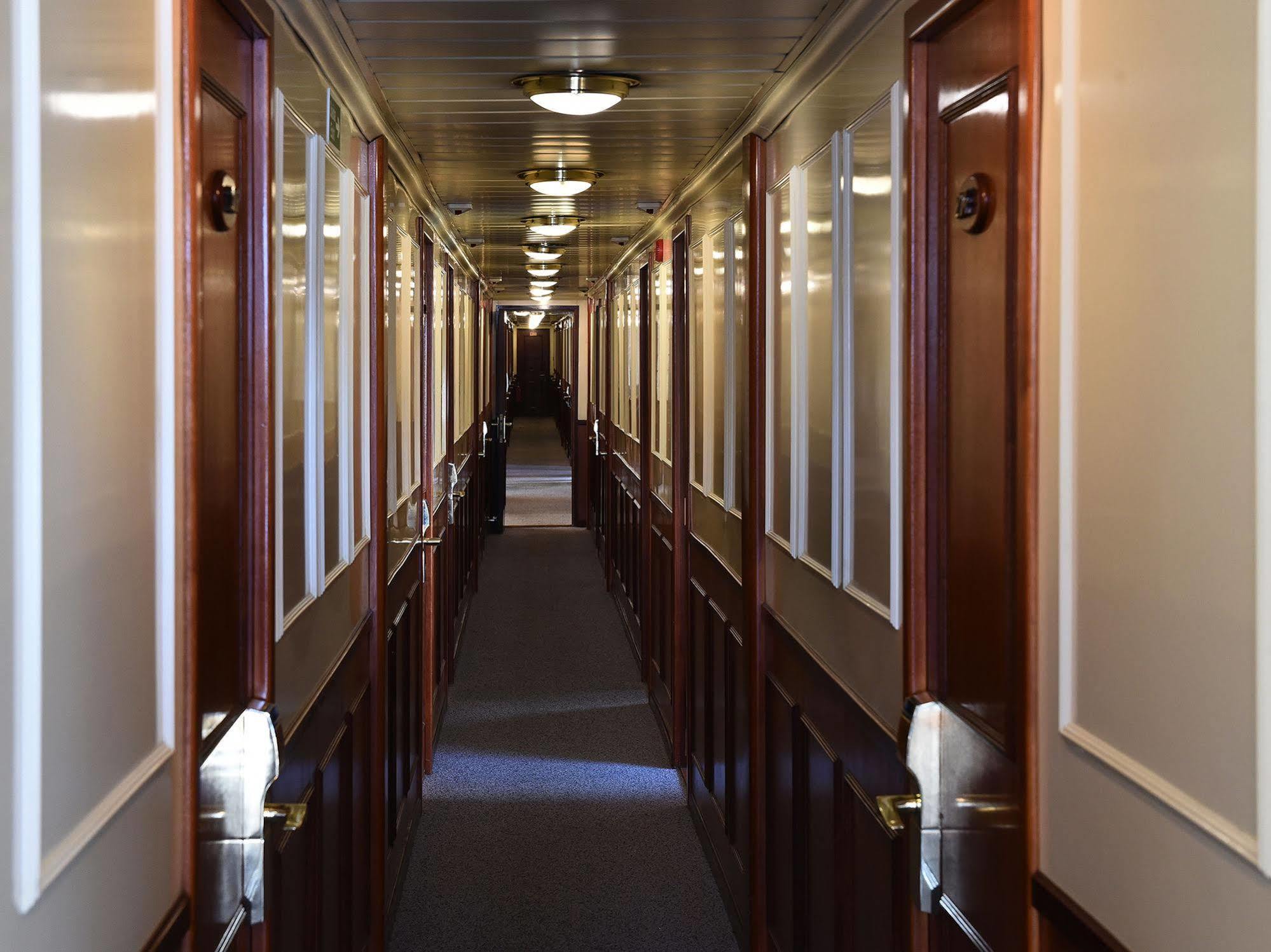 Invicta Ribeira Boat Hotel Porto Bagian luar foto